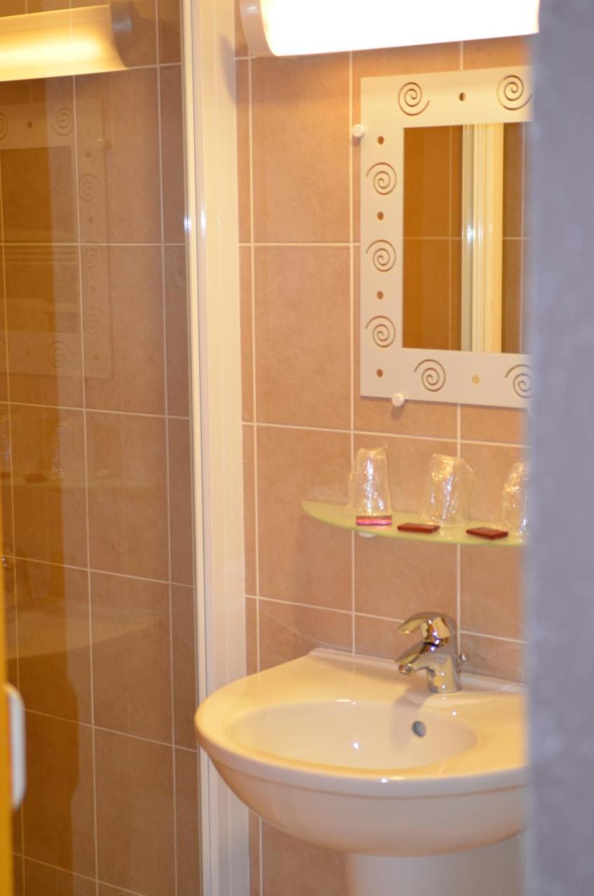 Hotel Au Fil De L'Eau セセル エクステリア 写真